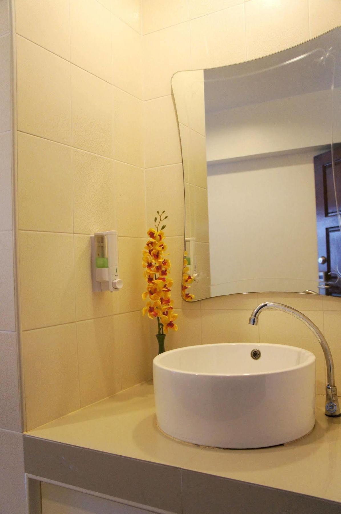 The Nest Serviced Apartment バンコク都 エクステリア 写真